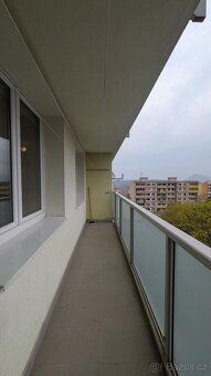 Nabízíme k pronájmu byt o dispozici 2+1 s balkónem a výměře 