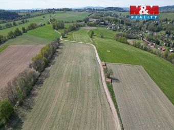 We offer for sale extensive farmland in Vysoké nad Jizerou - Tříč