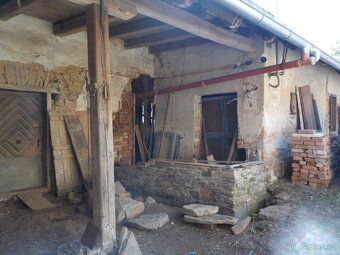 Selling an old mixed-masonry house for complete reconstruction.