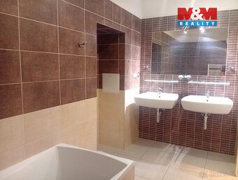Pronájem prostorného slunného bytu 3+1 o užitné ploše 125 m²