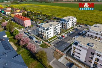 Nabízíme k pronájmu světlý byt 2+kk o užitné ploše 55 m² v n