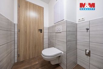 Nabízíme k prodeji prostorný byt o dispozici 4+1 a užitné pl