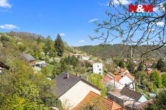 Útulná chata s kouzelným výhledem na Libčice nad Vltavou. ​H