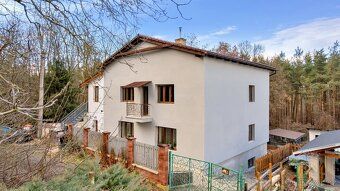 POSSIBILITY OF A PROFOUND DISCOUNT! We offer for sale a partially reconstructed two-generation…