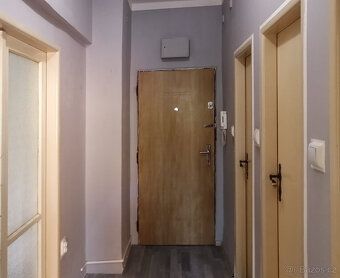 Nabízím k pronájmu byt v OV o velikosti 1+1, 40 m2, ve 2. NP