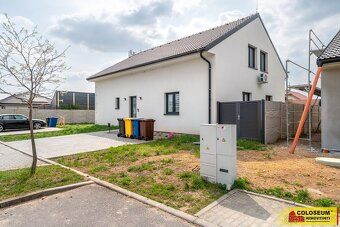 Ref #E2438B001 Exclusively we offer for sale a new apartment construction