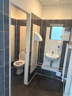 We offer for rent non-residential space (loft type) suitable for office, shop, services or warehouse.