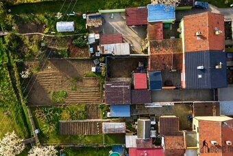 We exclusively offer you a two-story brick house in the village of Draž