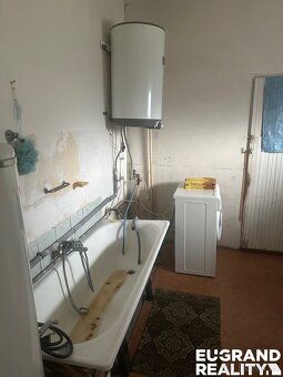 Ref. No. 05892 Our company will exclusively mediate the sale of a family house located in the…