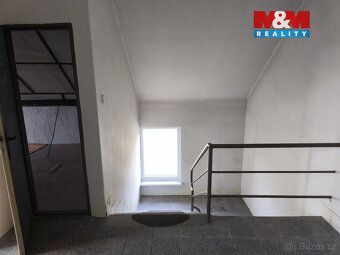 Nabízíme k prodeji samostatnou levou část rodinného domu s v