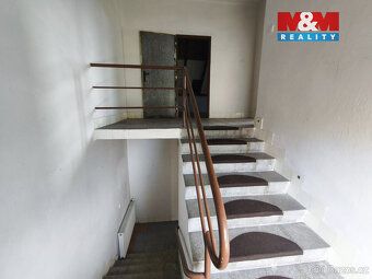 Nabízíme k prodeji samostatnou levou část rodinného domu s v