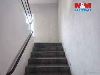 Nabízíme k prodeji samostatnou levou část rodinného domu s v