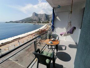 We offer for sale a 3-bedroom apartment located on the third floor of an apartment house in…