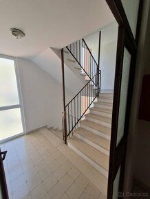 We offer for sale an apartment in Omiš. The apartment is with area of 70 m2 located on the 5th…