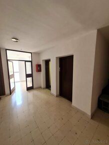 We offer for sale an apartment in Omiš. The apartment is with area of 70 m2 located on the 5th…