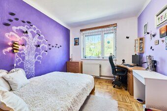 SALE OF LARGE HOUSE WITH NON-RESIDENTIAL SPACES AND APARTMENT WITH TERRACE