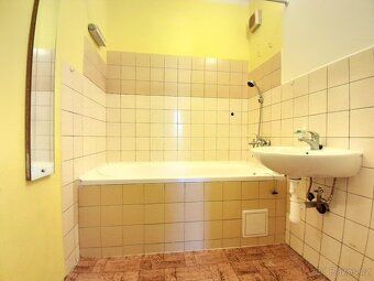We offer exclusively for sale a sunny apartment of 78.2 m², located on the second floor in a…