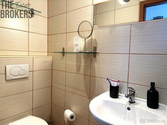 Nabízíme k pronájmu prostorný byt 2 + kk o celkové podlahové