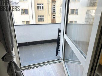 Nabízíme k pronájmu prostorný byt 2 + kk o celkové podlahové