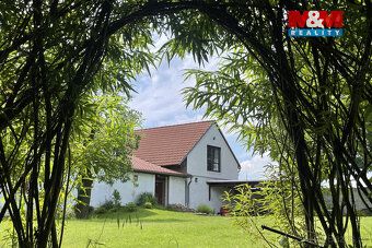 Na okraji obce Keblice, 8 km od Litoměřic, nabízíme k prodej