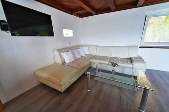 Nabízím k prodeji zděnou chatu o celkové ploše 42 m² s garáž