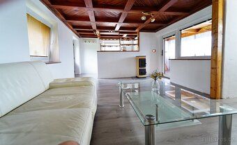 Nabízím k prodeji zděnou chatu o celkové ploše 42 m² s garáž