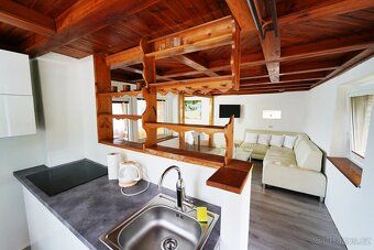 Nabízím k prodeji zděnou chatu o celkové ploše 42 m² s garáž