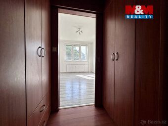 We offer for sale an apartment of size 83 sqm with loggia.