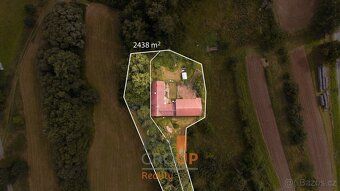 Ref. No. 00377 For sale is a farmhouse in the village of Arneštovice near 