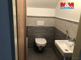 Nabízíme k pronájmu krásný rodinný dům na okraji obce Rakov,