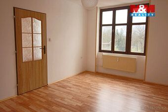 Nabízíme Vám pronájem bytu 1+1 v centru Jaroměře na náměstí 