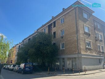 Pronájem bytu (3+KK + samostatná pracovna), se zahradou po r