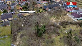 Nabízíme k prodeji stavební pozemek o výměře 1198 m² v klidn