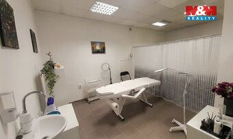Nabízíme k pronájmu zavedený kosmetický salon v centru Mimon
