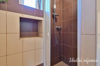 K dlouhodobému podnájmu nabízíme byt o dispozici 2+1 v klidn
