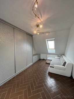 K dlouhodobému podnájmu nabízíme krásný a moderní dům o disp
