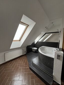 K dlouhodobému podnájmu nabízíme krásný a moderní dům o disp