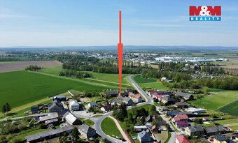 Nabízíme k prodeji prostorný rodinný dům v klidné části obce