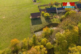 Oferuję do sprzedaży działkę o powierzchni 1 302 m² w obszarze katastralnym Długie Hradisko.