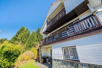Ref #120127JS We offer for sale a family house in a quiet part of