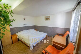 Ref #120127JS We offer for sale a family house in a quiet part of