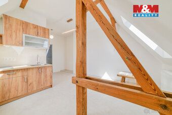 Nabízíme k pronájmu byt 1+kk o velikosti 36 m², který se nac