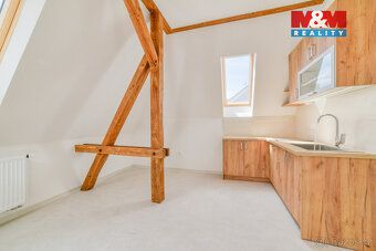 Nabízíme k pronájmu byt 1+kk o velikosti 36 m², který se nac