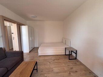 Nabízíme k pronájmu krásný byt 1+1 o velikosti 32 m² v klidn