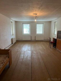 I am offering for sale an exceptional house with a porch (arcade) of 5+1 bedrooms' layout…