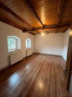 I am offering for sale an exceptional house with a porch (arcade) of 5+1 bedrooms' layout…