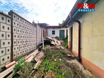 For sale semi-detached family house with 3+kitchenettes in unfinished reconstruction phase in…