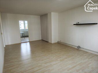 Nabízím Vám k pronájmu prostorný byt 2+1 na ulici Korunní, O