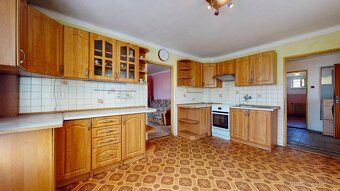 We offer for sale a family house in the quiet village of Skoroszyce with layout 3+1 and land…
