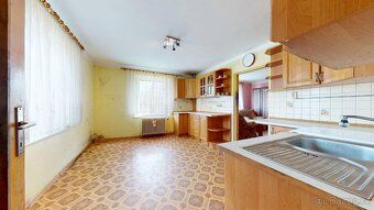 We offer for sale a family house in the quiet village of Skoroszyce with layout 3+1 and land…